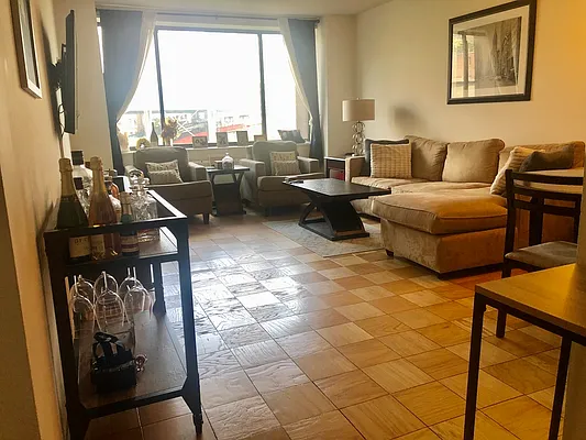 Rented by Olnick Organization | media 30