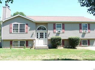 10 Tears Ct, Shawangunk, NY 12589