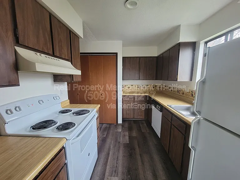 1102 S Olympia Pl #D — Photo 5