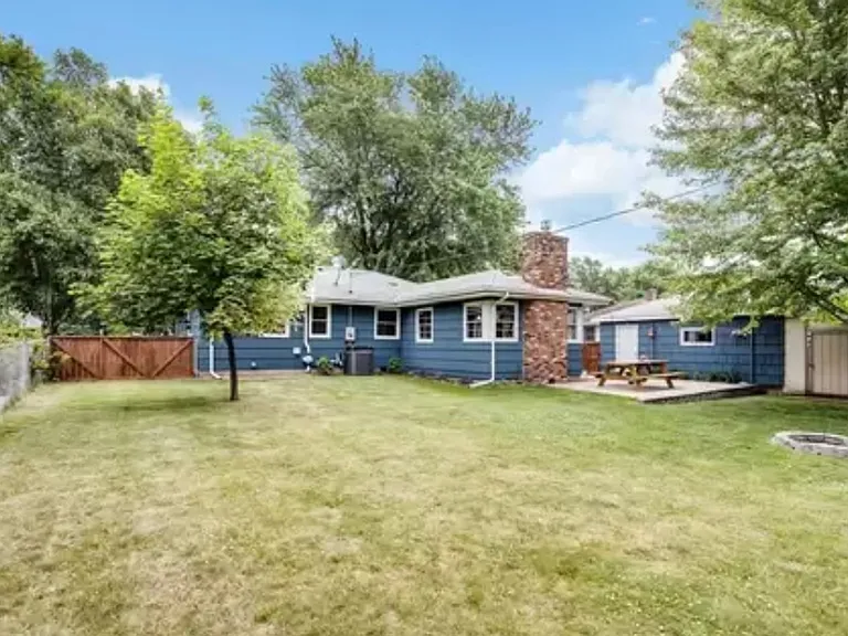 2857 Merrill St N — Photo 2