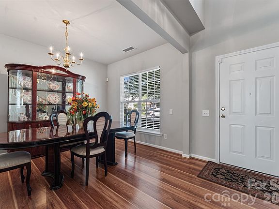 4th image of 2723 Old Ironside Dr