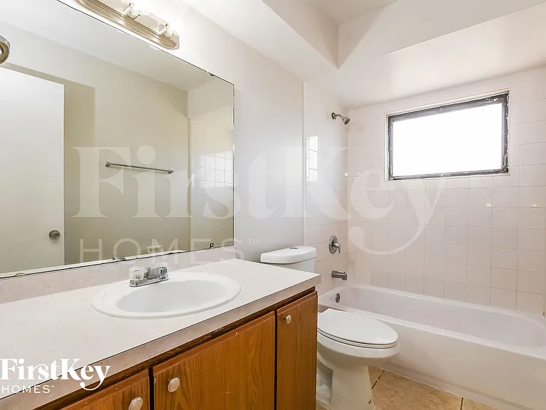1051 Shepherd Ave — Photo 16