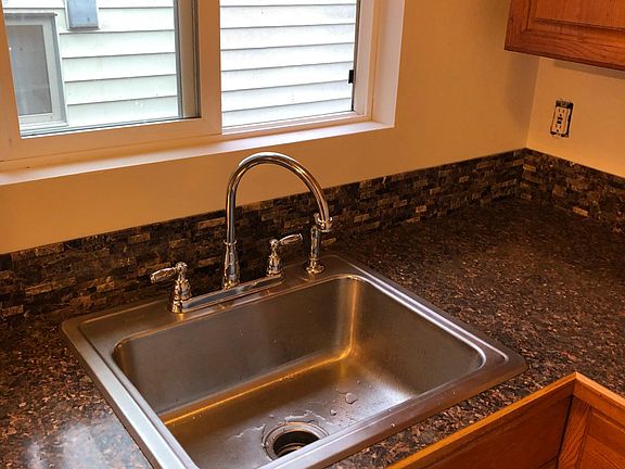 Brand new coutertops, stainless sink and faucet w disposal.