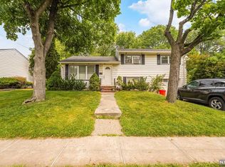 105 Charles St, Dumont, NJ 07628