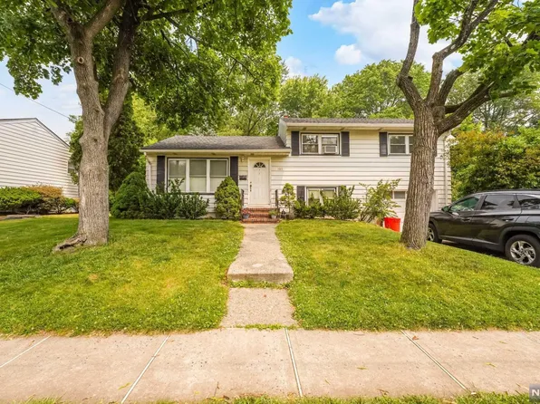 105 Charles St, Dumont, NJ 07628