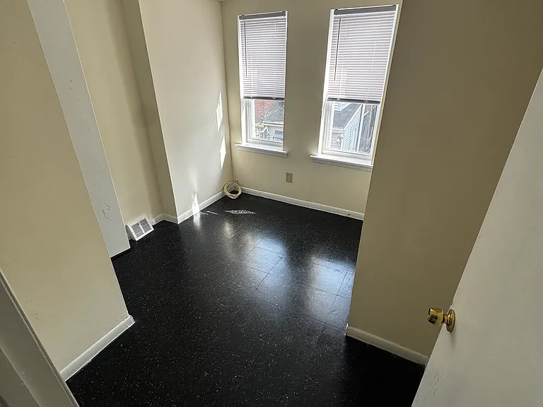 3016 Cambridge St — Photo 11