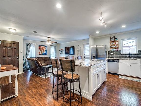 2nd image of 1129 Stonetrail Dr