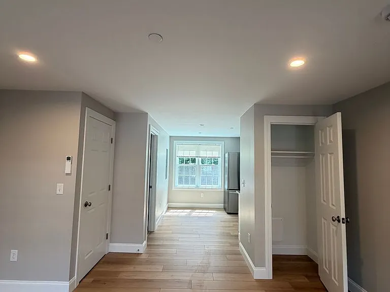 439 Main St — Photo 3