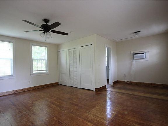 4th image of 904 Possum Trot St #B