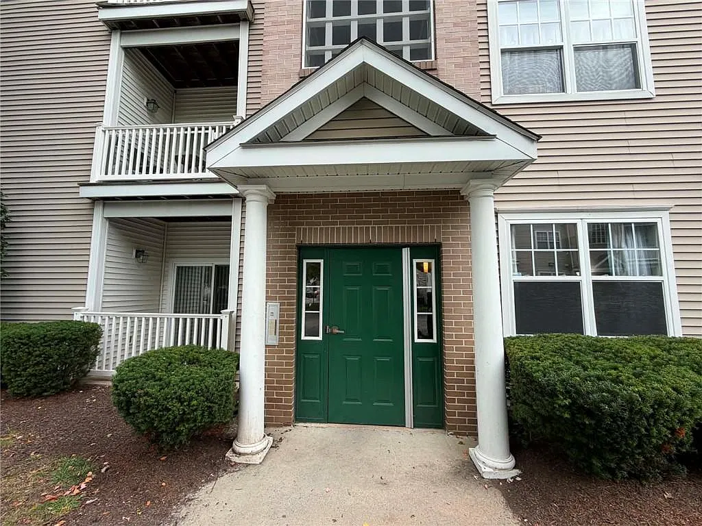 2 bed, 968 sqft, $2,000 — Photo 1