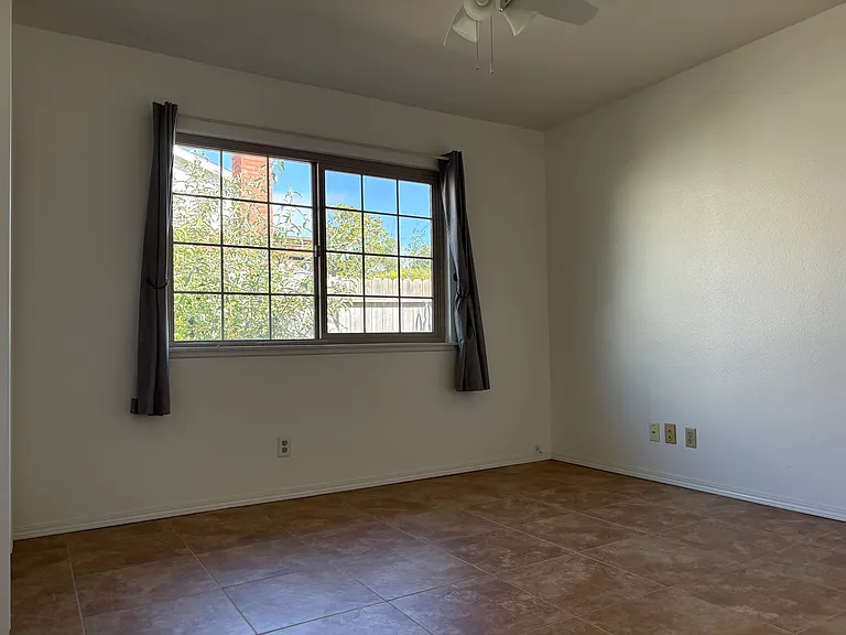 415 Wellington Dr — Photo 17