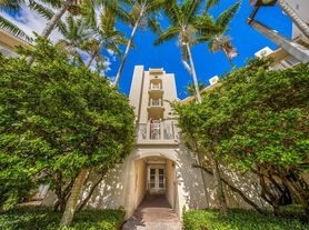 3600 Oaks Clubhouse Dr