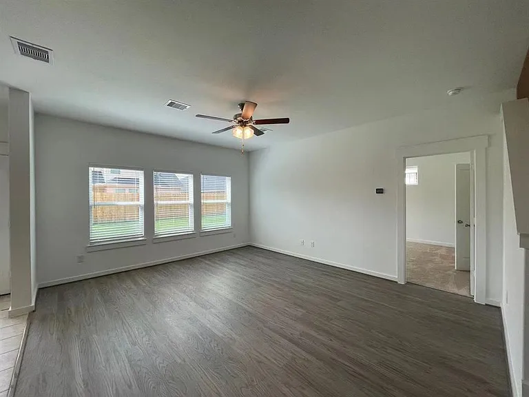 815 Summer Village Way — Photo 7