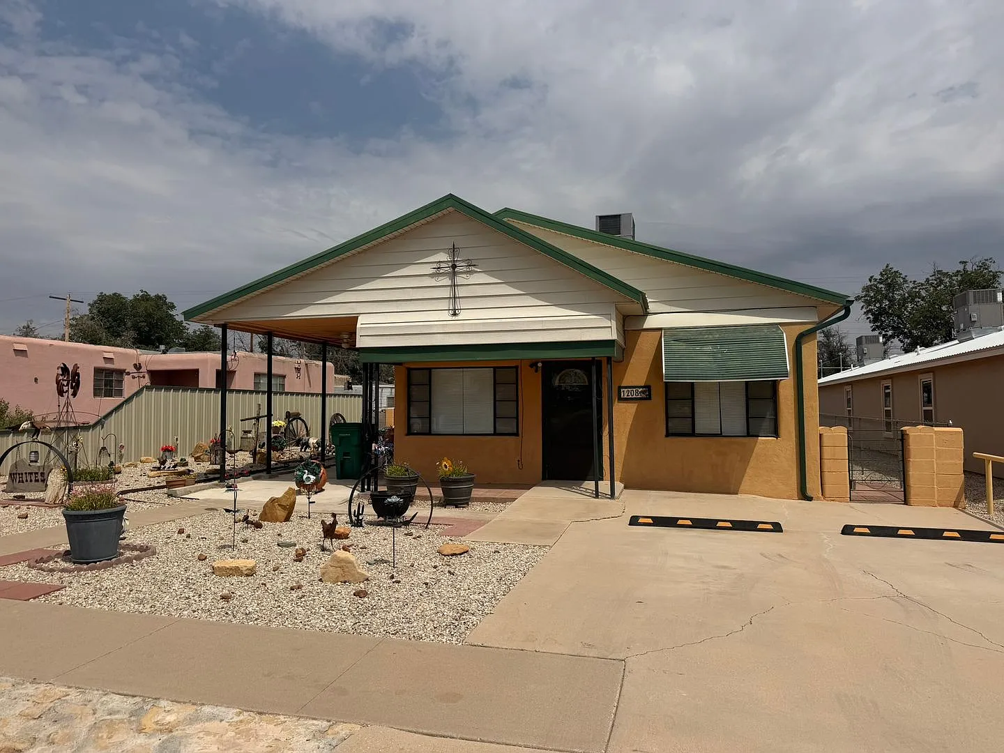 2 bed 1 bath Duplex — Photo 1