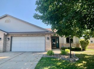 37 Village Homes Dr, Waunakee, WI 53597