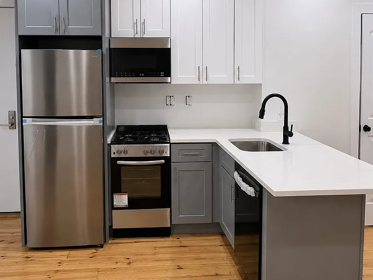 729 Meeker Ave #2C — Photo 1