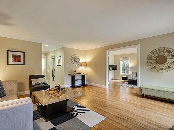 4th image of 8035 Rainbow Dr