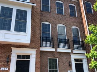 256 Crescent Station Ter SE, Leesburg, VA 20175