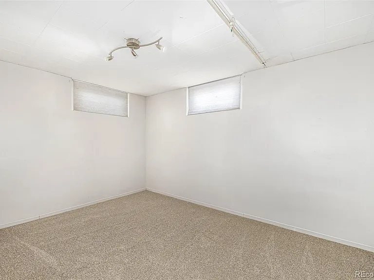 1150 S Jackson St — Photo 31