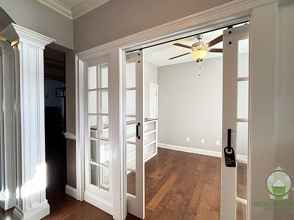 4th image of 10 Marshfield Trl