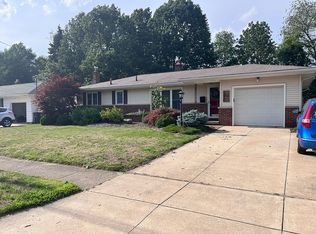 2251 Springfield Center Rd, Akron, OH 44312