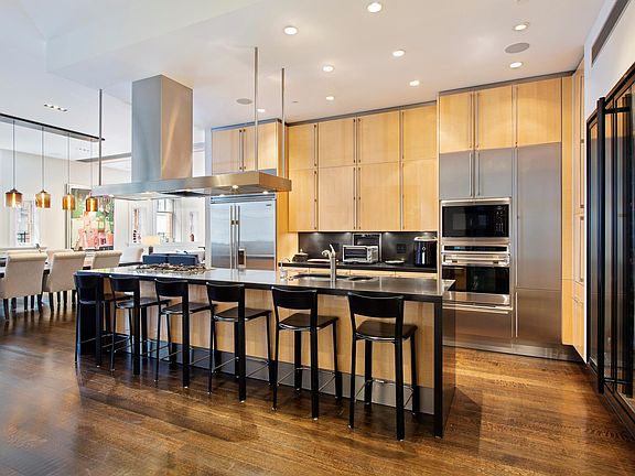 3rd image of 60 Collister St APT 2A