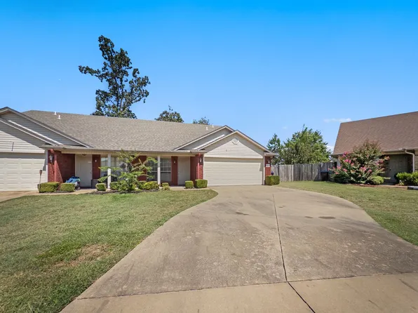 1521 Fianna Place Ct, Fort Smith, AR 72908