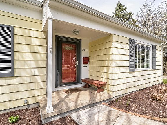 3rd image of 1911 Frieze Ave