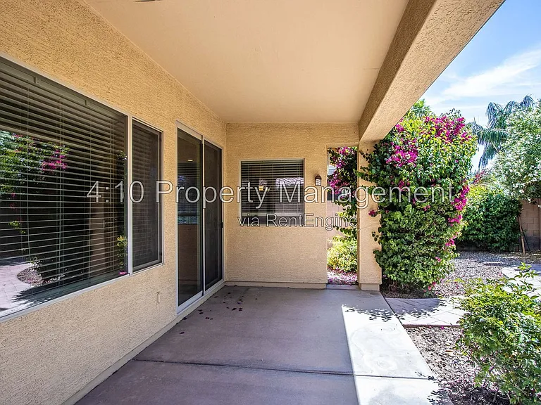 951 E Bellerive Pl — Photo 29