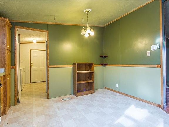 4th image of 435 Sherwood Ave