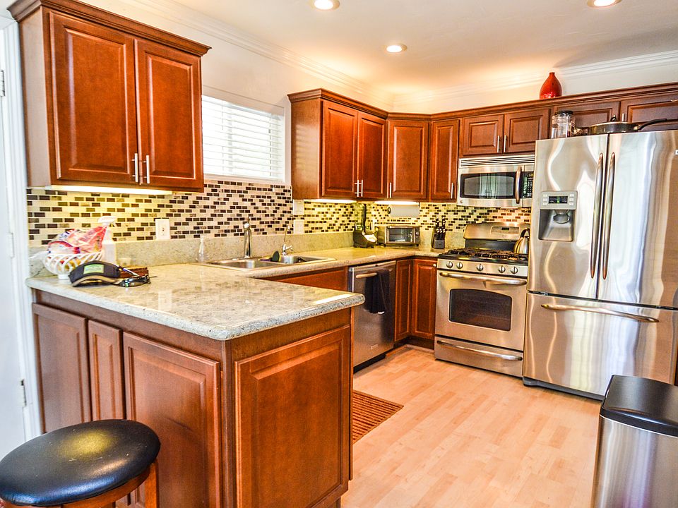 1st image of 887 Hacienda Dr
