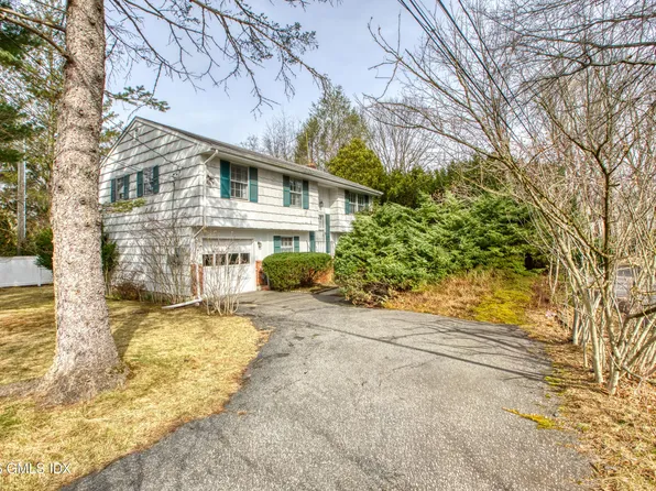 9 Stuart Dr, Old Greenwich, CT 06870