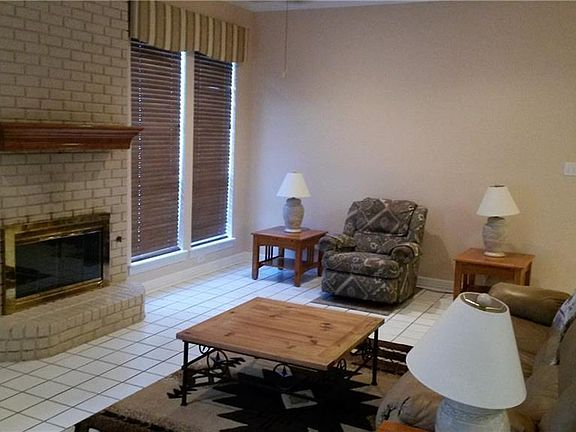 3rd image of 719 Richmond Ln