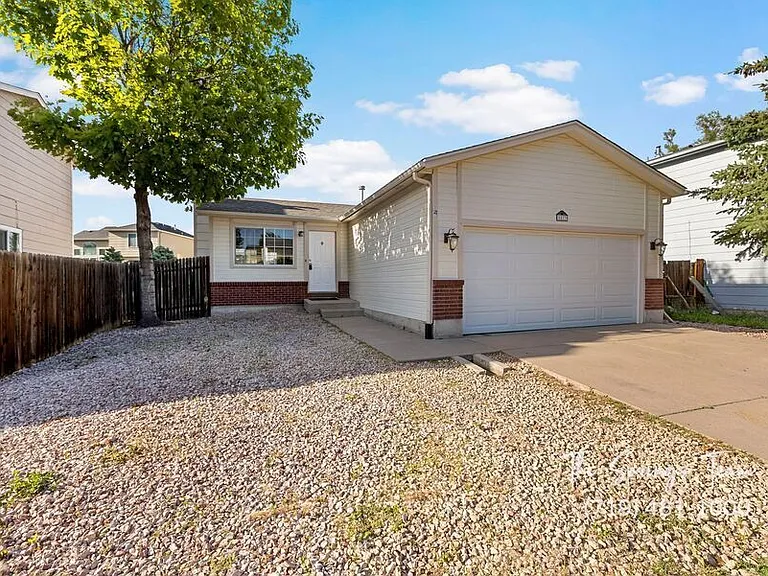 5833 Bow River Dr — Photo 2