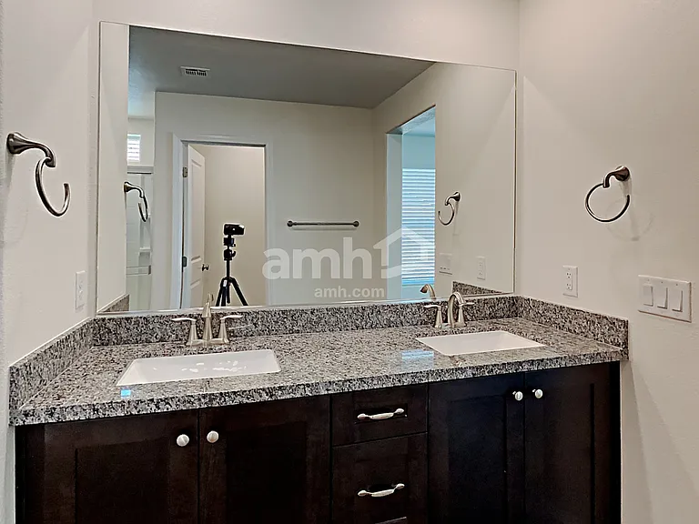 5884 Petronius St — Photo 12