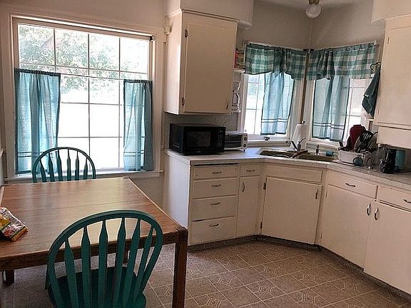 nice floors, big windows