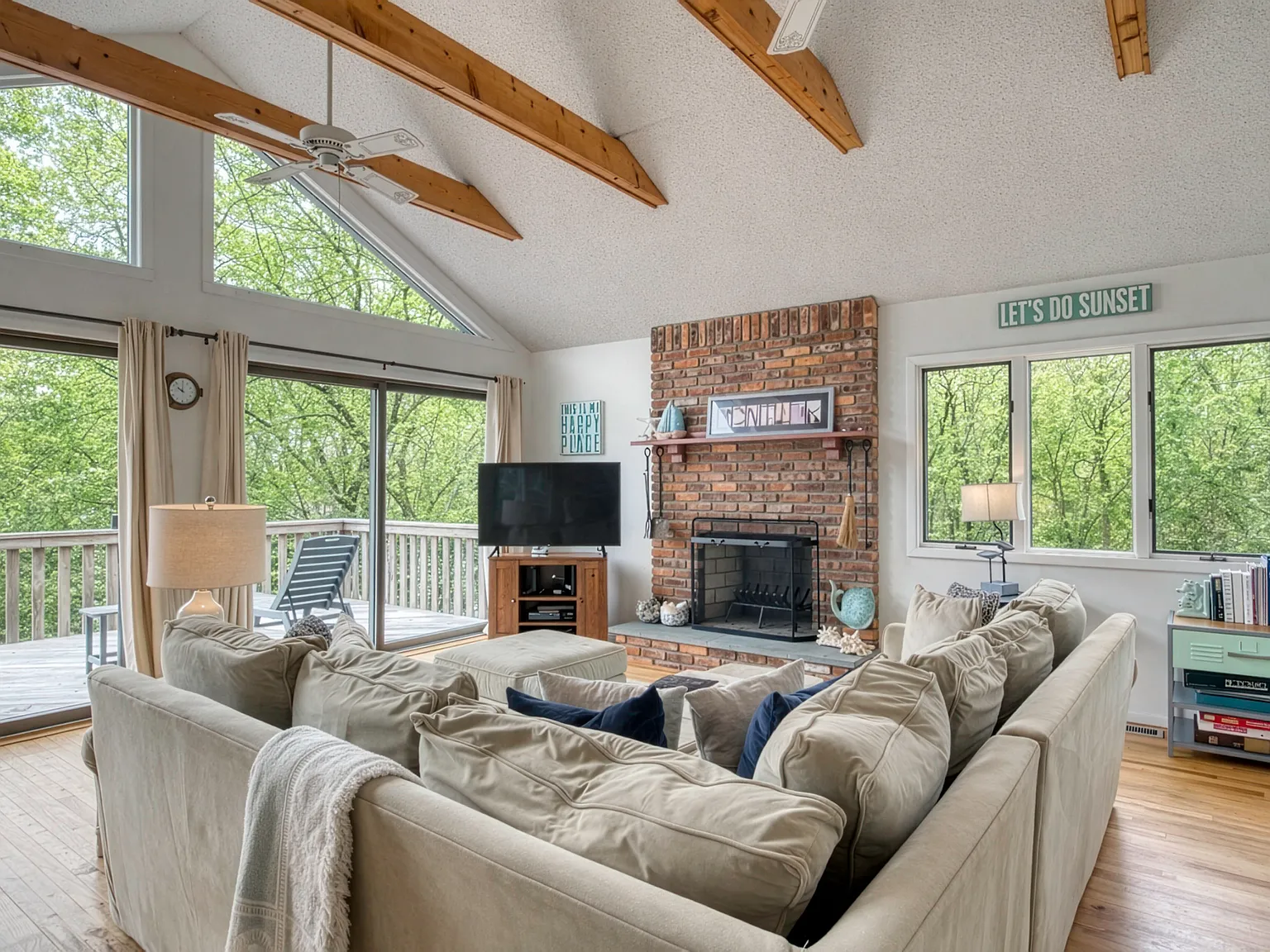 Modern Upside-Down Montauk Retreat Close to the Ocean and Town — Photo 3