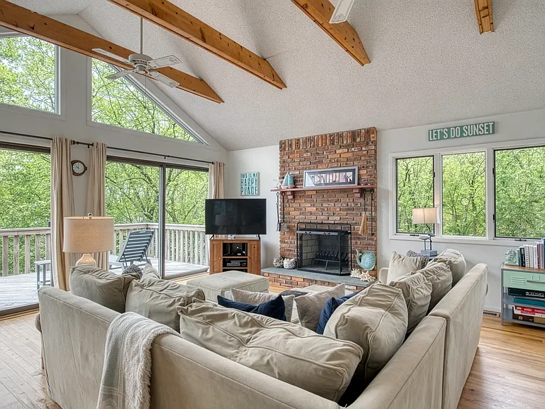 16 Elm Ln — Photo 3