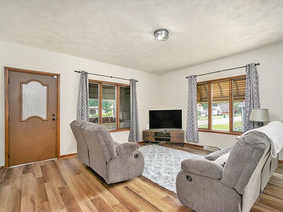 5th image of 59 Dunning Ave