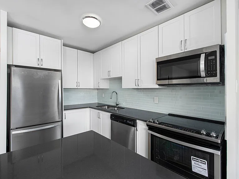 6 Auburndale Ct #301 — Photo 2