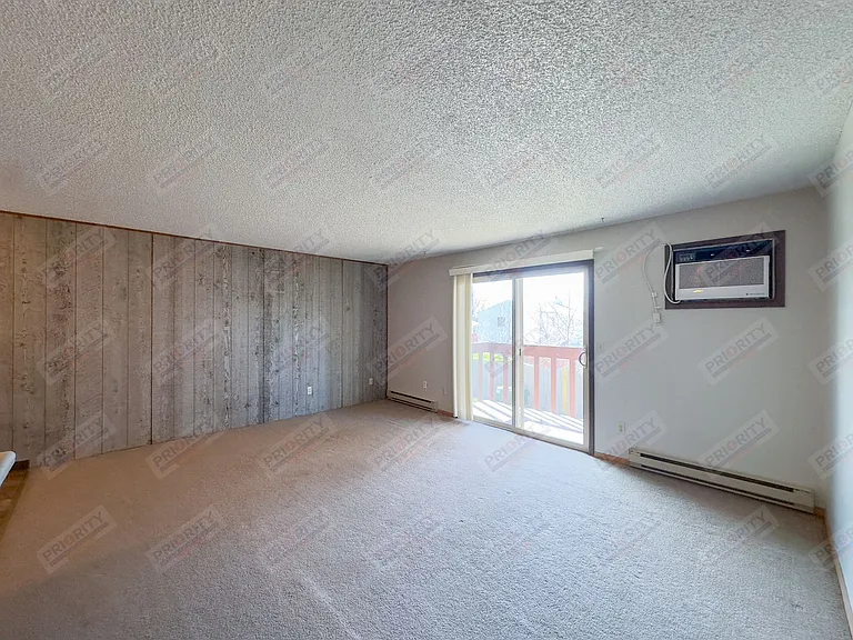 707 Vivian St — Photo 6