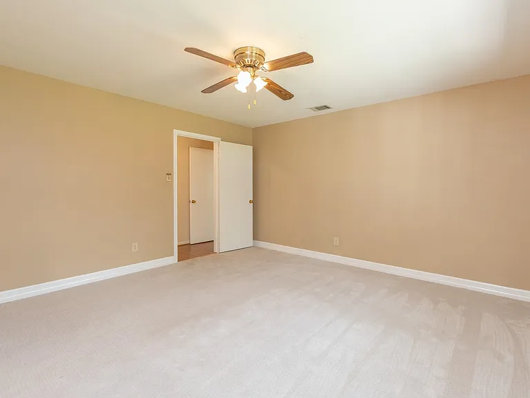 2623 Longleaf Pines Dr — Photo 18