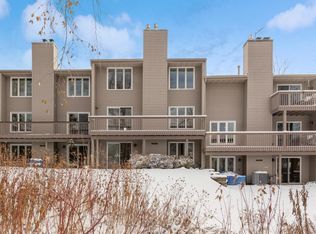 425 County Road C W, Roseville, MN 55113