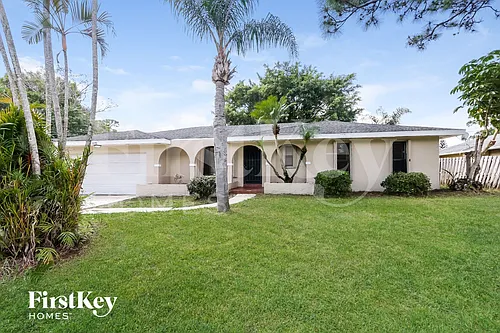 1032 SE Floresta Dr Photo 1
