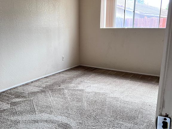 3rd image of 5619 Blackoak Ct