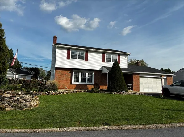 7068 Linden Rd, Macungie, PA 18062
