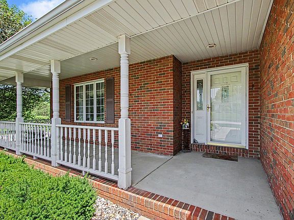 4th image of 910 Doe Path Ln