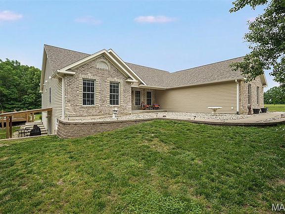 3rd image of 31 Butcher Creek Dr