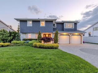 94 Anchorage Dr, West Islip, NY 11795