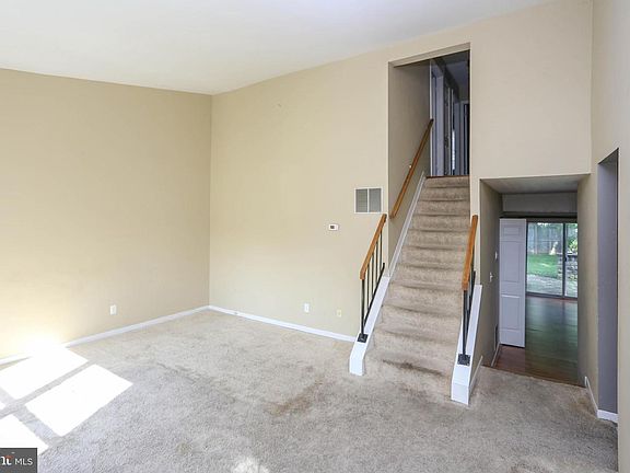 4th image of 2320 Fairhaven Ln
